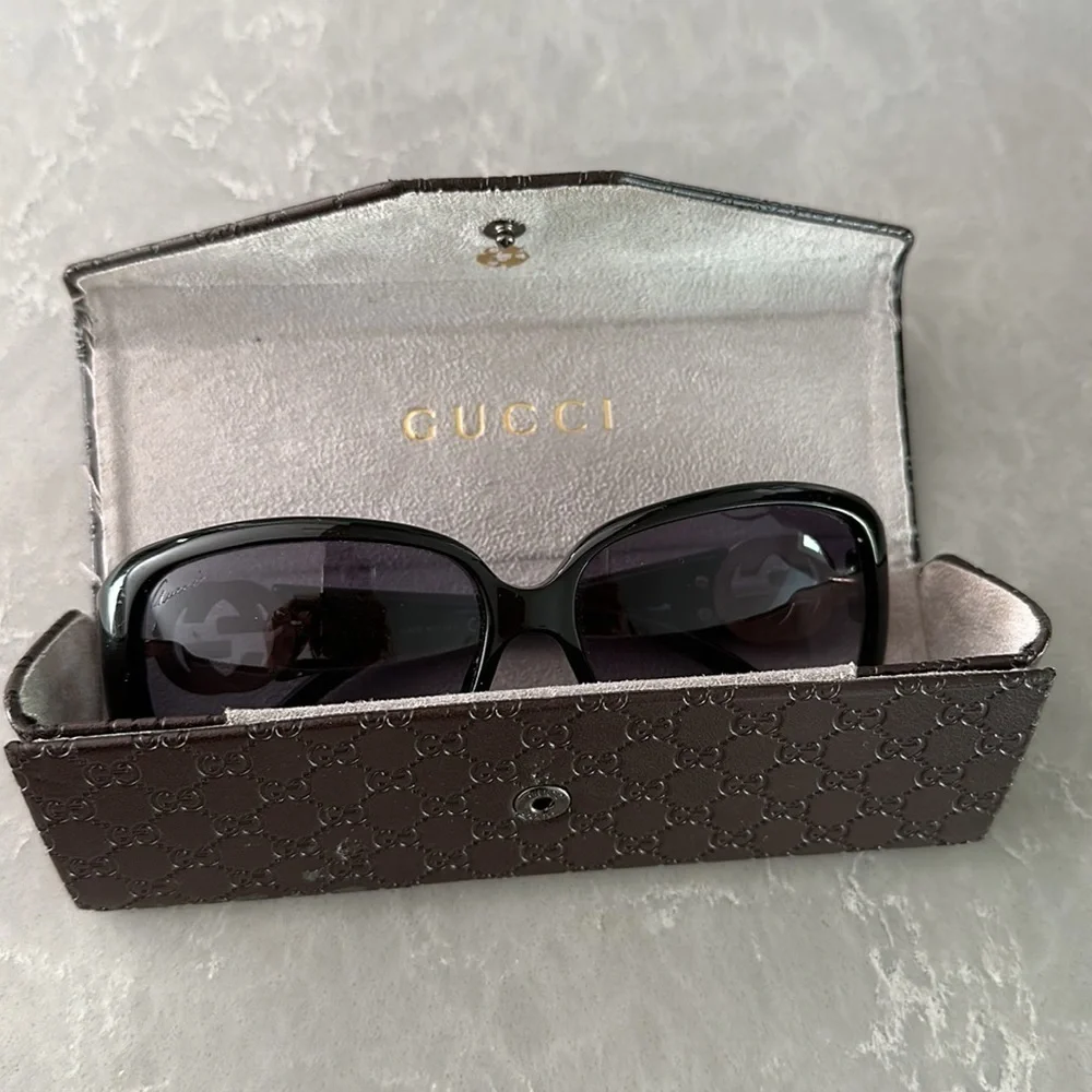 Gucci black sunglasses with crystals GG at the sides - Picture 9 of 9